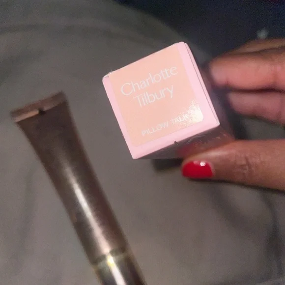 ✨Host Pick✨ Charlotte Tilbury Pillow Talk Beauty Light Wand - Picture 4 of 11